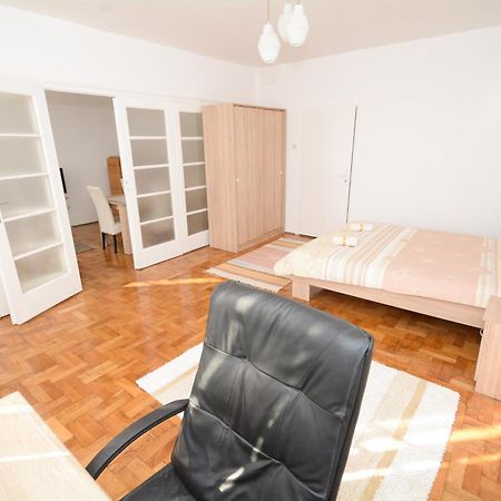 Apartments City Hall Belgrado Kamer foto