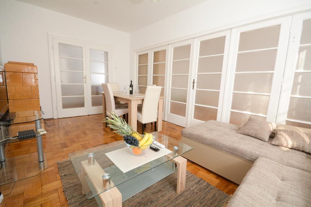 Apartments City Hall Belgrado Kamer foto