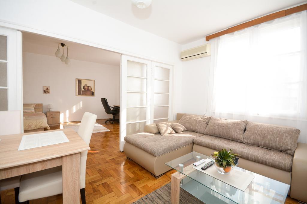 Apartments City Hall Belgrado Kamer foto